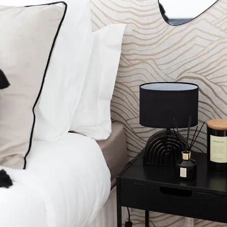 Metro - Ascenseur - Parking - Wifi - 4 Pers - Easy Check In