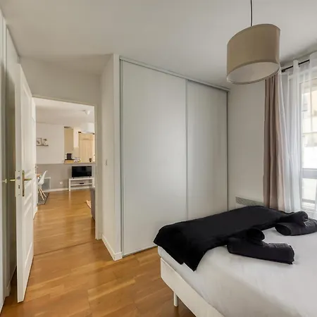 Metro - Ascenseur - Parking - Wifi - 4 Pers - Easy Check In Apartment *